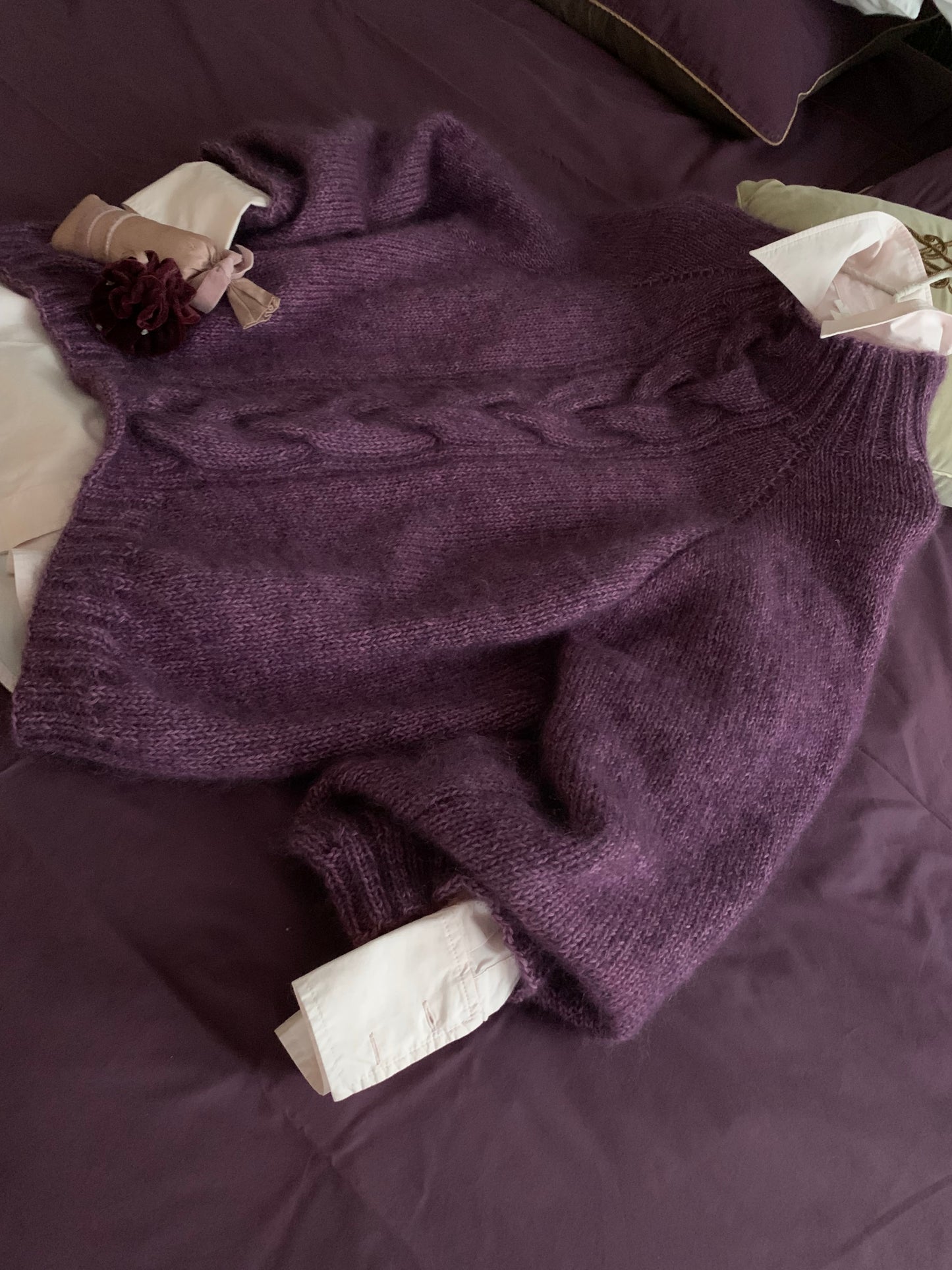 MAMM plum: Pull torsadé prune en mohair et merinos.