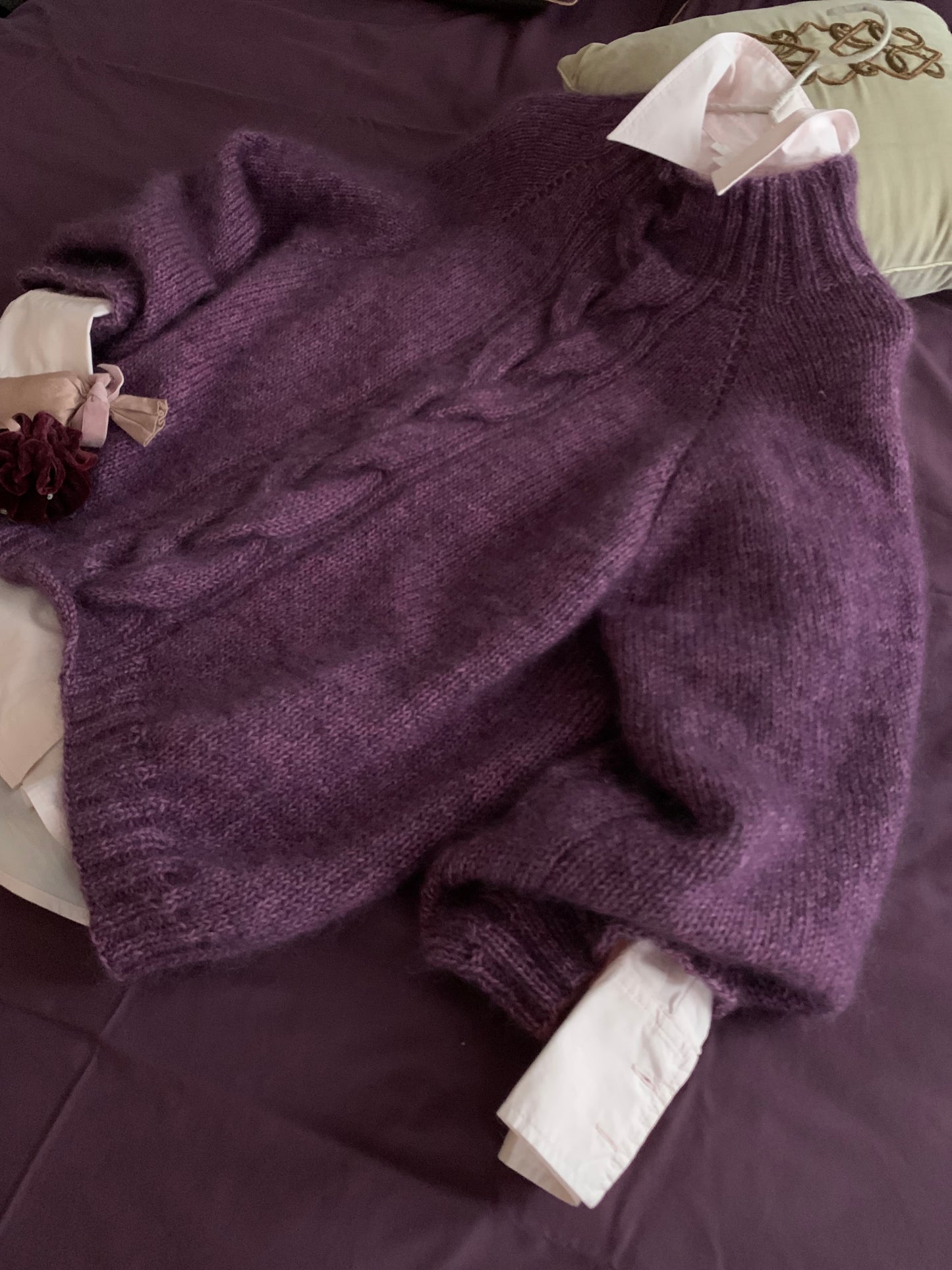 MAMM plum: Pull torsadé prune en mohair et merinos.