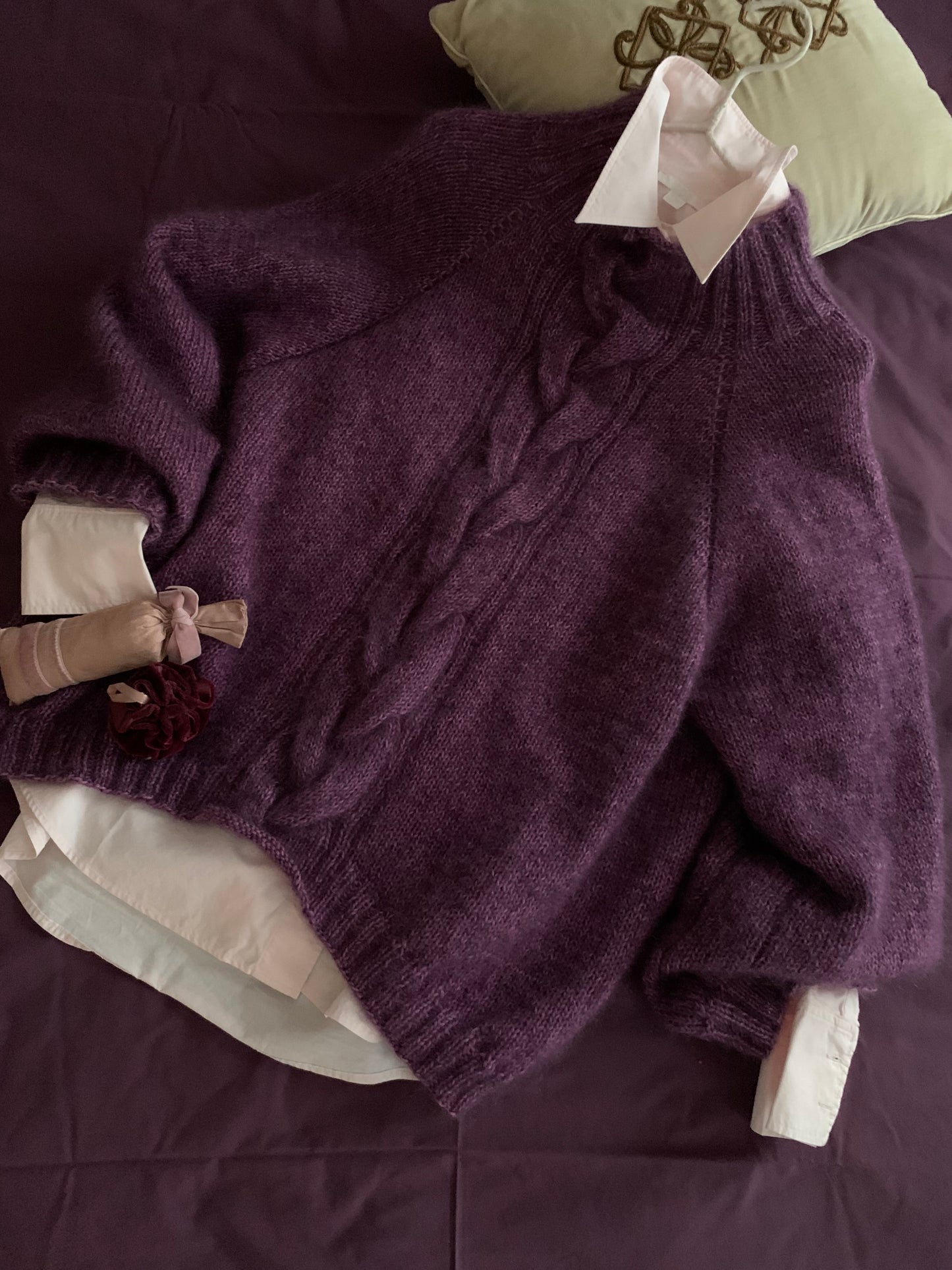 MAMM plum: Pull torsadé prune en mohair et merinos.