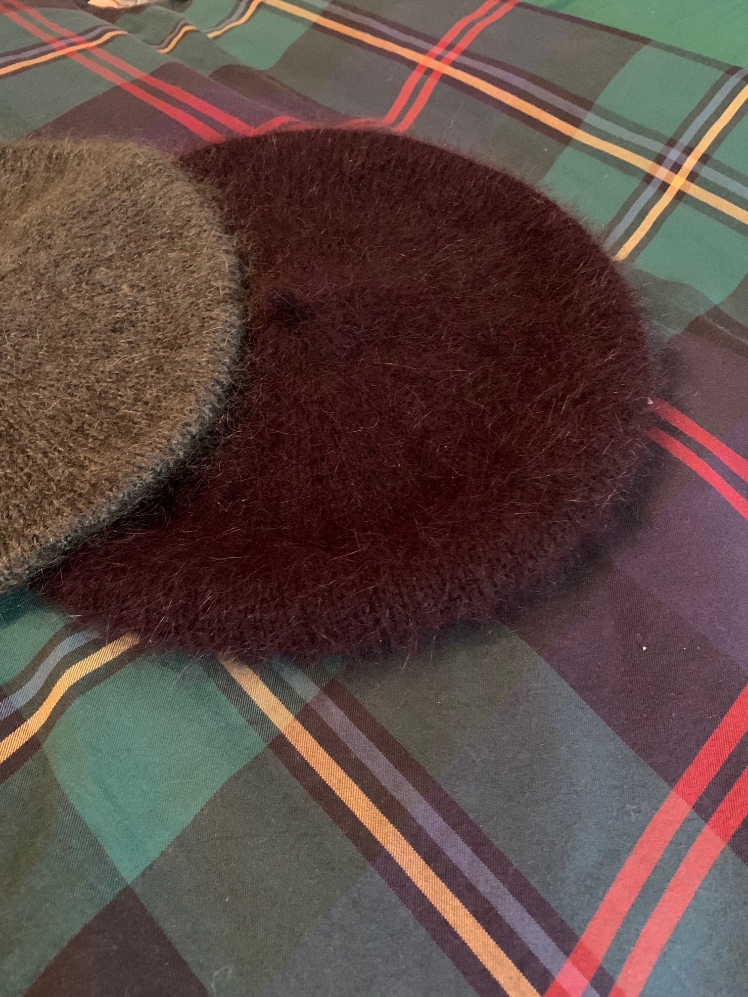 BERET FRANÇAIS: en laine et angora tricoté mains spécialement pour vous.