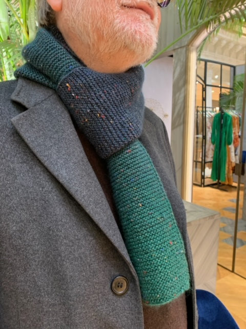 Écharpe en laine tricotée à la main spécialement pour vous.Laine de couleurs dégradées