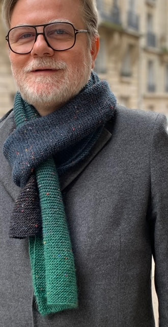 Écharpe en laine tricotée à la main spécialement pour vous.Laine de couleurs dégradées