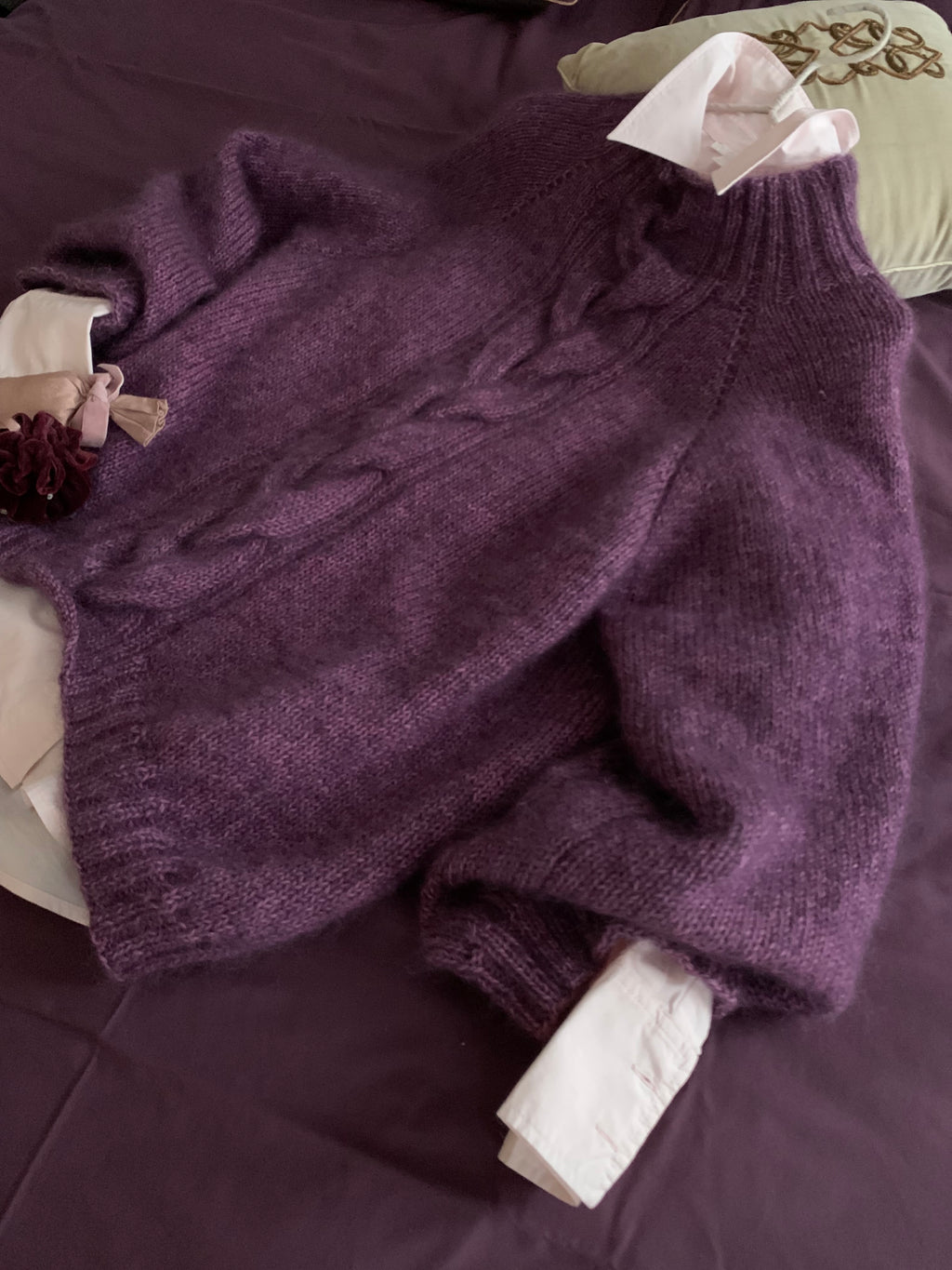 Busan Sweater Pull torsadé prune en mohair et merinos.