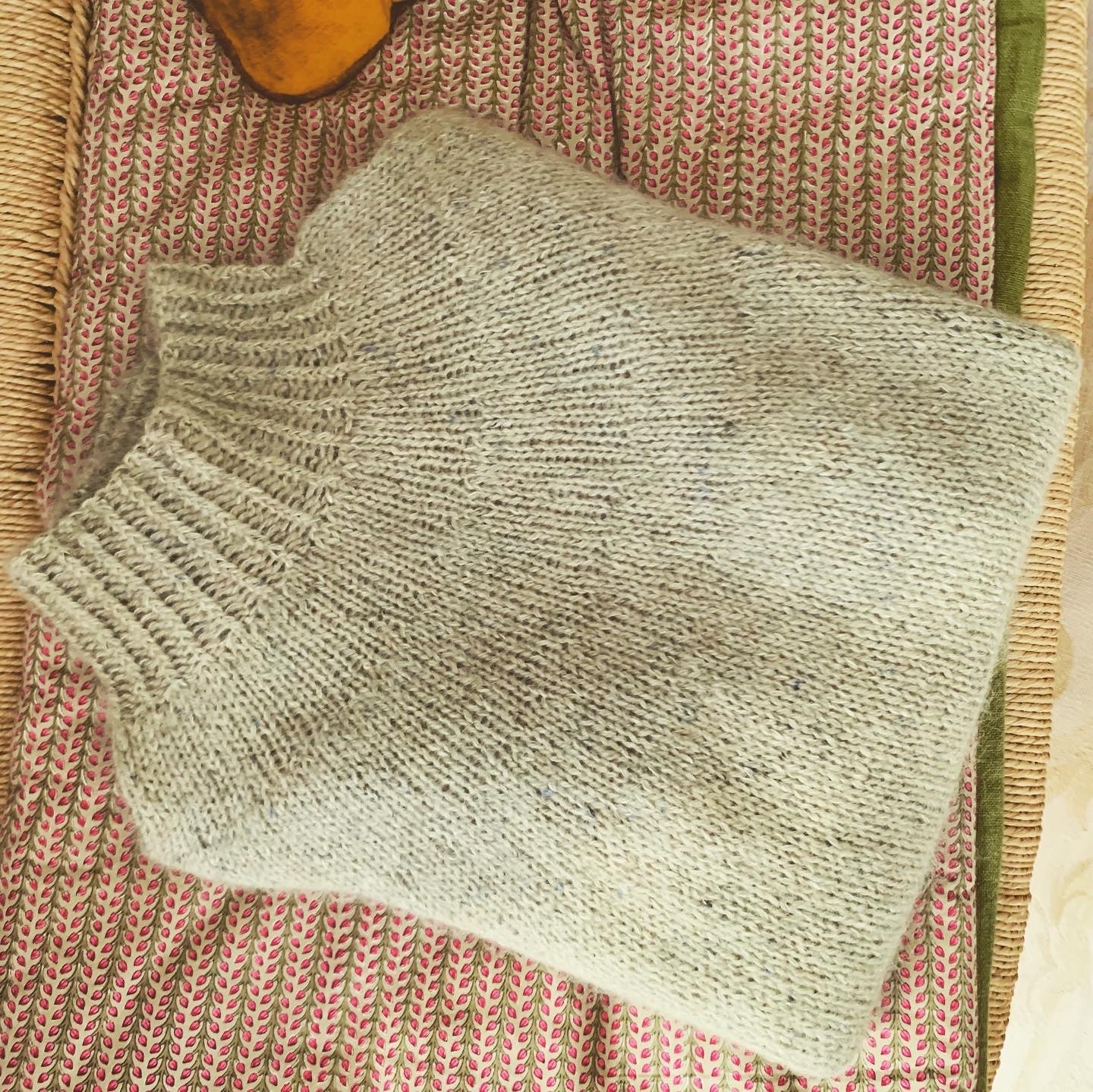 Novice sweater green tea