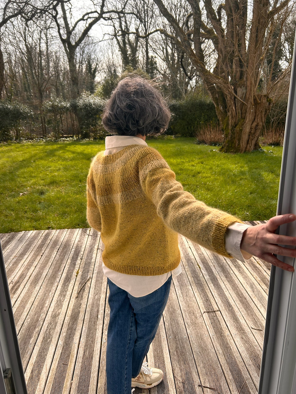 ANKER'S SWEATER: Pull jaune dégradé en laine, alpaga et Mohair.