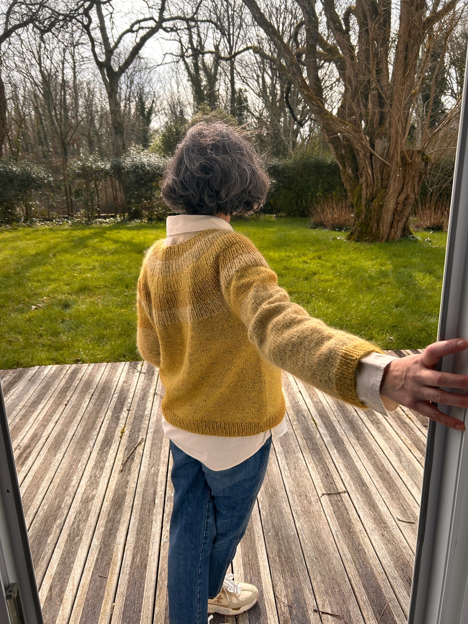 ANKER'S SWEATER: Pull jaune dégradé en laine, alpaga et Mohair.